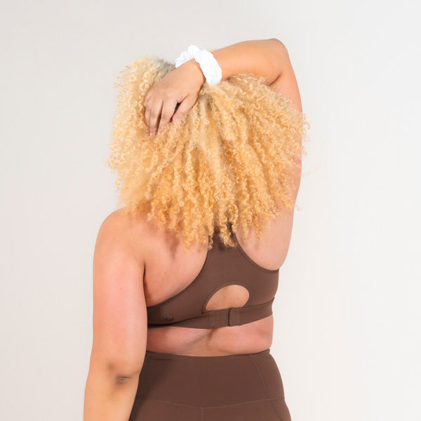 MAAREE Uplift crew neck sports bra in coffee