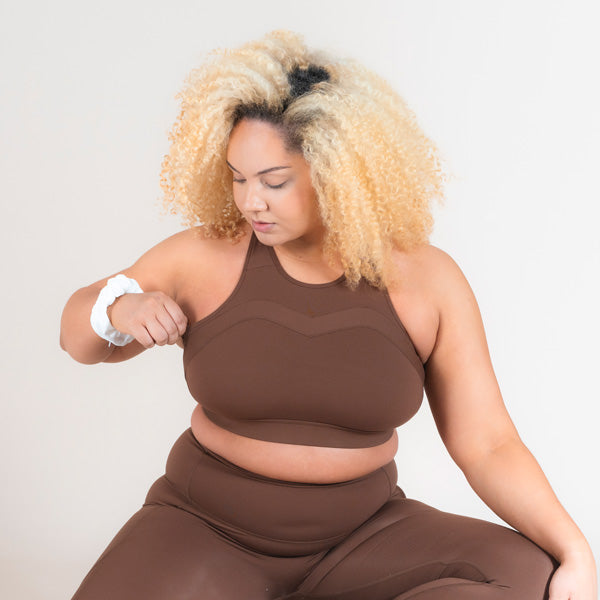 MAAREE Uplift crew neck sports bra in coffee